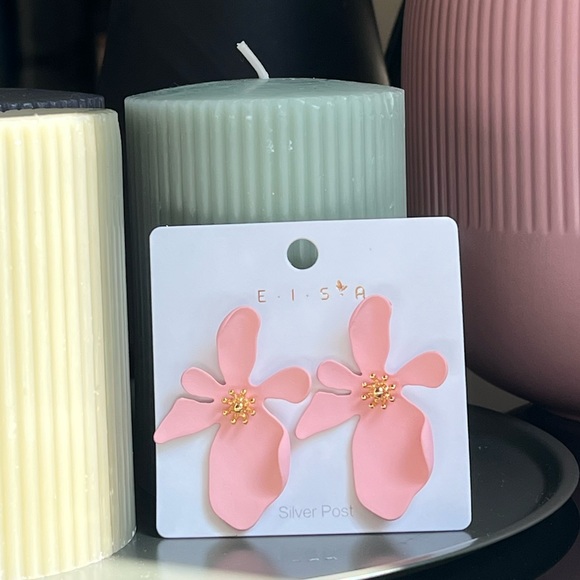 Large Pink Flower Earrings with Gold Center Detail - Picture 9 of 12